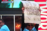 Foto: Tevess titula izcīnīšanu atzīmē ar "R.I.P. Fergie" plakātu
