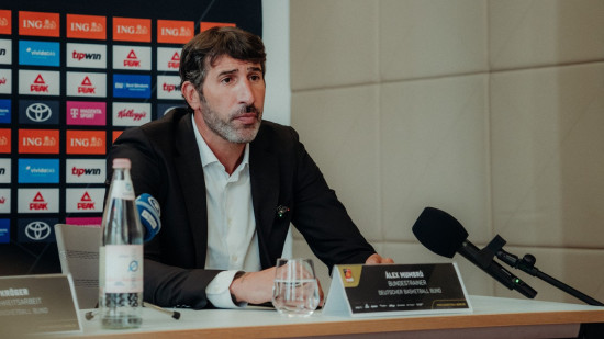 Vācijas izlases treneris Mumbru īsi pirms ''EuroBasket'' sākuma nogādāts slimnīcā