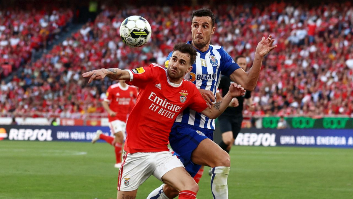 "Porto Defeats Benfica 21 in Classic Matchup, Claims 101st Victory in