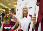 Foto: Latvijas paralimpieši prezentē tērpus pirms Rio spēlēm