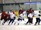 Foto: Latvijas izlases kandidāti gatavojas jaunajai hokeja sezonai