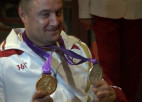 Video: Paraolimpieši no Londonas atved zelta un sudraba medaļas