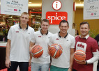 Latvijas izlases basketbolisti Spicē priecē savus fanus