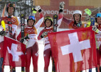 Šveice pārspēj Austriju kalnu slēpošanas komandu sacensību finālā