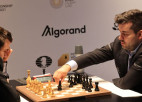 Kārlsens spēlē neizšķirti un saglabā trīs punktu vadību pasaules šaha titulmačā