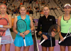 WTA finālturnīrā Ostapenko/Kičenoka debitē ar piekāpšanos favorītēm