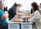 Latvijas komandu čempionātā šahā pēc pirmā posma ar vienādu punktu skaitu divas līderes