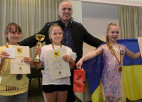 Latvijas šahistiem panākumi festivālā "The Baltic Way" Lietuvā, saņemot balvas no Kasparova