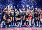 Sievietes Turcijai izcīna pirmo pasaules mēroga trofeju volejbolā