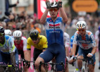 Merlīrs uzvar "Giro d'Italia" velobrauciena trešajā posmā