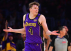 ''Lakers'' pirmgadniekam deviņi trejači, ''Thunder'' otrā neveiksme pēc kārtas