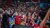 Latvijas basketbola izlase pieveic serbus un triumfē PK kvalifikācijas grupā