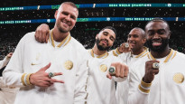 Porziņģis un Bostonas "Celtics" saņem NBA čempionu gredzenus