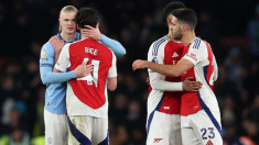 “Arsenal” savā laukumā <i>noliek pie vietas</i> Mančestras “City”