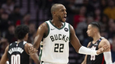 "Bucks" aizmaina 2021. gada čempionu un savu ilggadējo uzbrucēju Midltonu