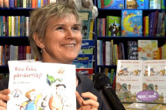 Video: Izdotas jaunas grāmatas bērniem un vecākiem "Elfu labo darbu" sērijā