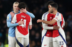 “Arsenal” savā laukumā <i>noliek pie vietas</i> Mančestras “City”