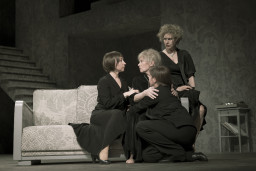 Izsludinātas Valmieras teātra jūnija viesizrādes Dailes teātrī