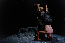 Valmieras teātrī pirmizrāde stāstam par mātes un dēla attiecībām - “Atraitnes dēls”