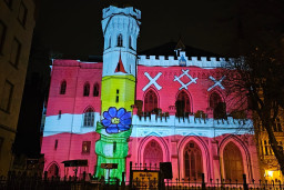 Digitālā izstāde “Bērni zīmē Latviju” iedzīvinās Mazās ģildes fasādi