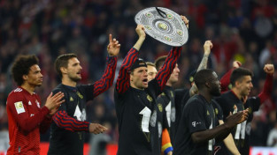 "Bayern" notur vienu no trim lielajiem vaļiem – kā pirmais līgumu pagarina Millers