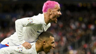 Francija grauj Nīderlandi un atvaira pendeli, Lukaku <i>hat-trick</i> Zviedrijā