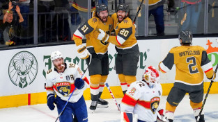 Vārtsargs iespaidīgi glābj, "Golden Knights" uzbrukums tiek galā ar <i>panterām</i>