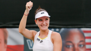 Semeņistaja atspēlējas un izcīna karjeras pirmo uzvaru "WTA 250" turnīrā