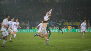 Zārbrikene pieveic trešo Bundeslīgas klubu pēc kārtas un sensacionāli tiek pusfinālā