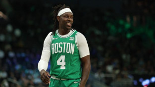Porziņģa pārstāvētā "Celtics" pagarina līgumu ar Holideju par 135 miljoniem dolāru