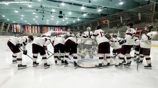 Latvijas U20 hokejisti pēcspēles metienos atzīst Austrijas vienaudžu pārākumu