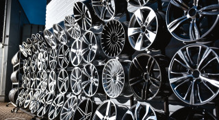 Uzfrišini autiņu pavasarim: kā izvēlēties jaunus lietos diskus, kas der tavam auto?