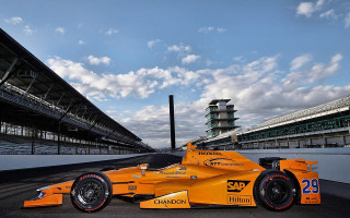 Foto: Prezentēta Alonso mašīna "Indy 500" sacīkstēm