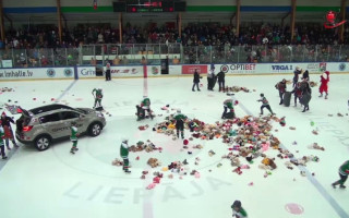 Video: Uz ledus lido 2106 rotaļlietas, Liepājas mērs gandarīts