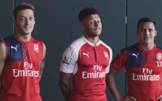 Video: "Arsenal" spēlētāju cīņa savā starpā