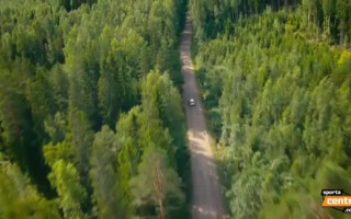 Video: WRC mašīna pret "kamazu" slavenajos "Ouninpohja" tramplīnos