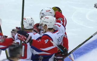 Video: Kad pirmie vārti kļūst par KHL rekordu – aizsargs iemet piektajā sekundē