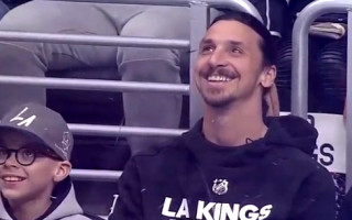 Video: Ibrahīmovičs uzspēlē futbolu ar "Kings" hokejistiem