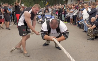 Video: Kazeļņiks Ogrē uzstāda pasaules rekordu motociklu vilkšanā