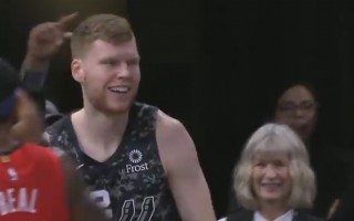 Video: Bertāns iekļūst NBA jocīgāko momentu topā