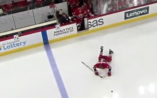 Video: NHL jocīgākie momenti jaunās sezonas sākumā