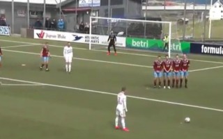 Video: Futbolists gūst četrus vārtus 13 minūtēs