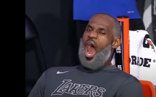 Video: "Shaqtin' A Fool" momentos uzvar "Lakers" spēlētājs