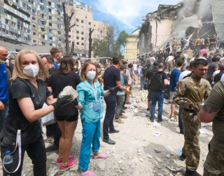 Aicina ziedot Krievijas raķešu uzbrukumā cietušajai Kijivas bērnu slimnīcai Okhmatdyt