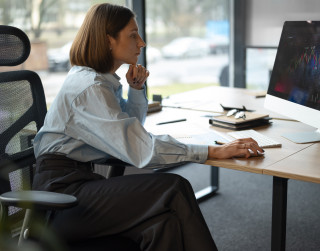 Sēdošs darbs un stīvums ķermenī – kā palīdzēt sev kustēties vieglāk?
