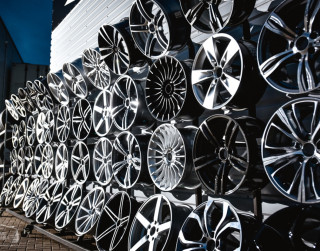 Uzfrišini autiņu pavasarim: kā izvēlēties jaunus lietos diskus, kas der tavam auto?