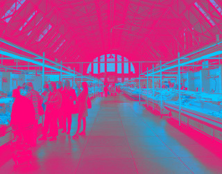 Alternatīva literatūras pieredze gaļas paviljonā – Dzejas pusnakts Centrāltirgū