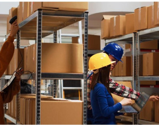 Noliktavu plaukti kārtīgai uzglabāšanai un vietas optimizācijai