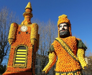 Foto: Menton Lemon festivāla augļu skulptūras franču Rivjērā