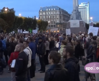 Video: Rīgā notiek vērienīgs mītiņš pret uzspiestajiem imigrantiem